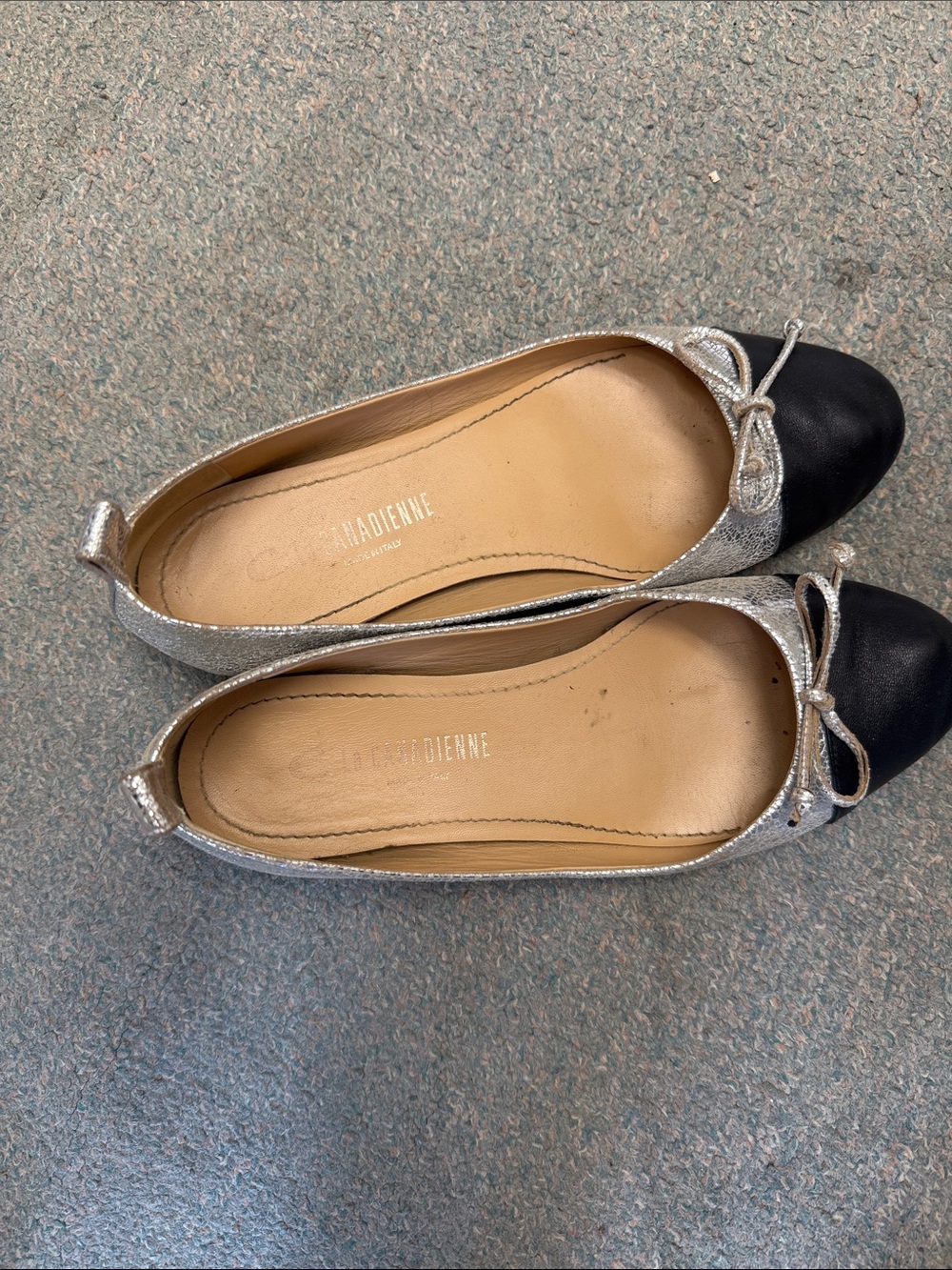 La CANADIENNE Silver and Black Cap-Toe Ballet Flats with Bow